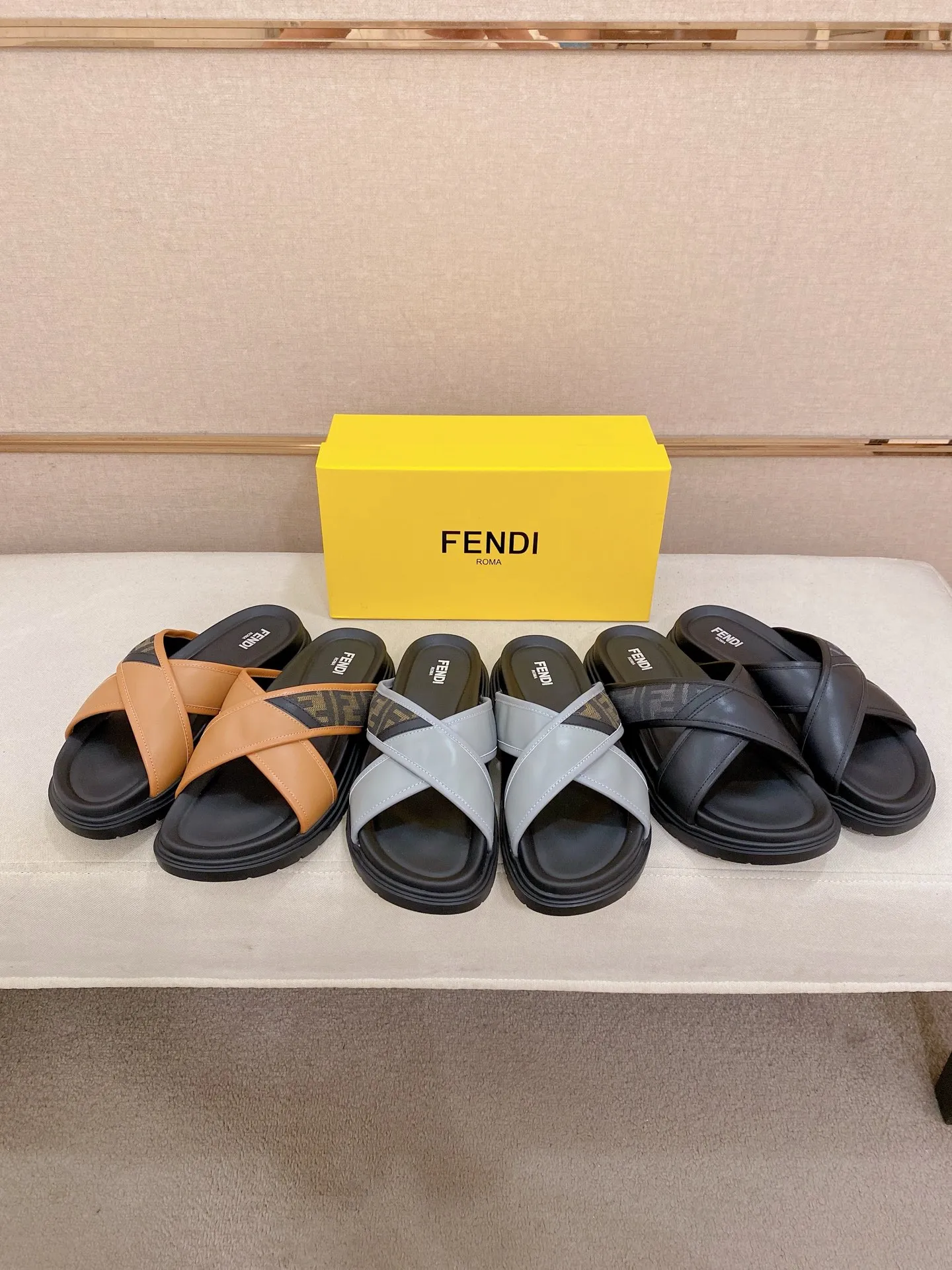 Factory price: 320💰 [Fendi Slippers] High-end brand of men's shoes, official website 1:1 latest masterpiece: original mold customization, the fabric is made of imported original materials, upgraded outsole, lighter and non-slip. The market's top quality, simple yet tasteful, a must-have for fashionistas, fashionable at your feet, full of confidence, the same style at the counter 👍The season of summer slippers is here. Code: 38-44 (45 is custom-made and cannot be returned or exchanged)